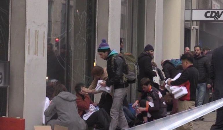 En la imagen, afectados por la explosión en la estación de metro de Malbeek EFE-EFETV