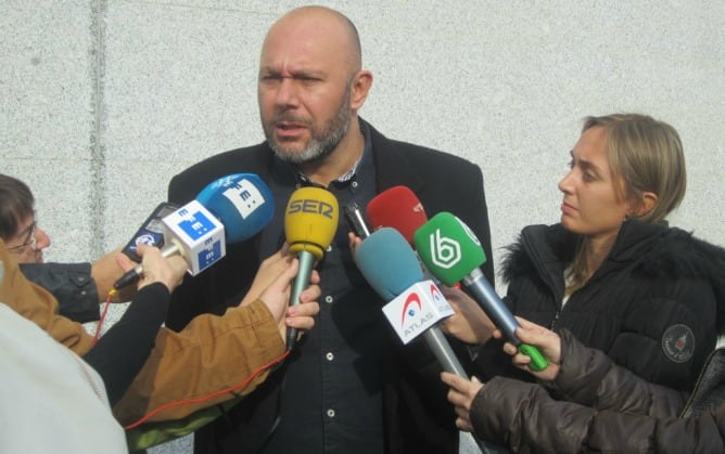 Ricardo Sixto, compareciendo ante los medios de comunicación