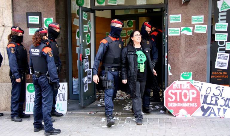 Activistas de la PAH declarando en un juzgado 