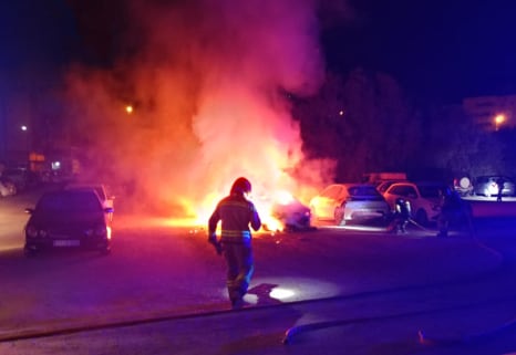 Imagen del vehículo incendiado