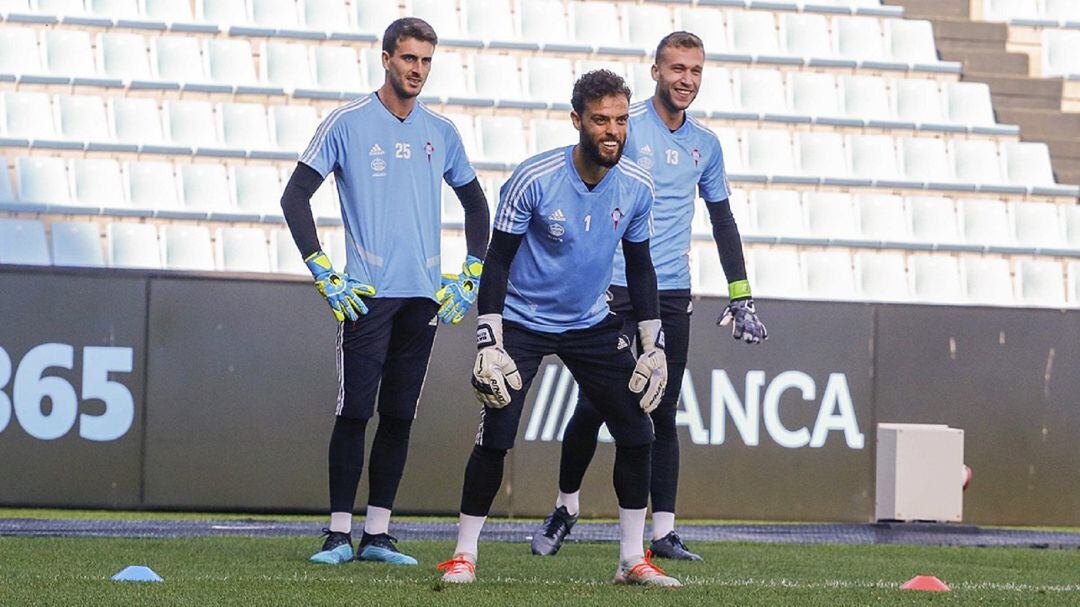 Iván Villar en segundo plano junto a Rubén y Sergio