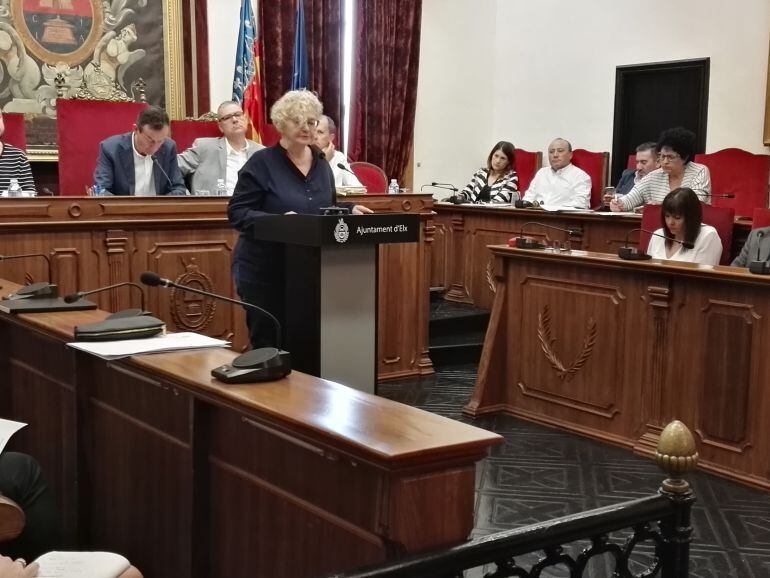 La representante del Consejo de Igualdad, Genoveva Martín, ha pedido que la mujer participe en las representaciones del Misteri