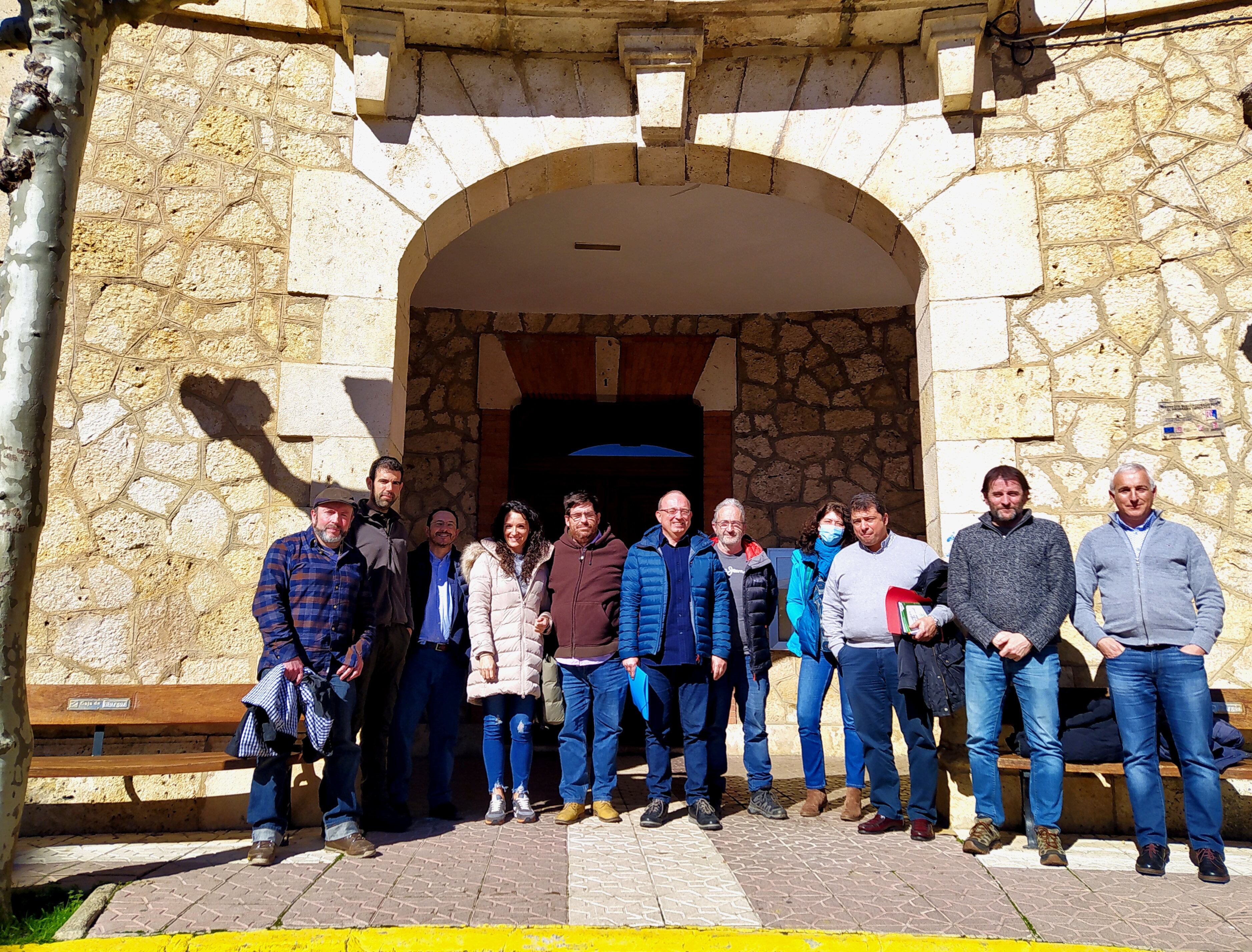 El sábado 17 de febrero, se reunieron en el Ayuntamiento de Huerta de Rey representantes de los 9 Ayuntamientos de Castilla y León y Aragón