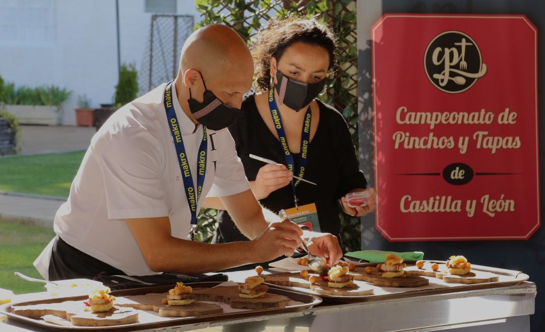 50 restaurantes de la Comunidad compiten entre hoy y mañana en Palencia por alzarse con la mejor creación en el I Campeonato de Castilla y León de Pinchos y Tapas