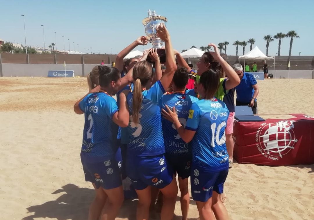 El Playas San Javier Femenino celebra el título de liga