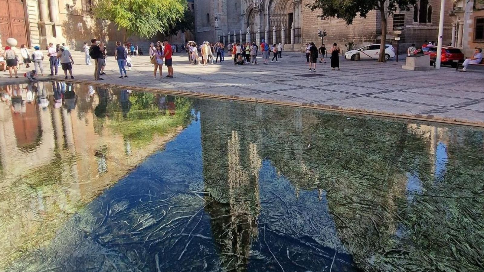 La obra de Cristina Iglesias vuelve a lucir con fuerza en la Plaza del Ayuntamiento de Toledo