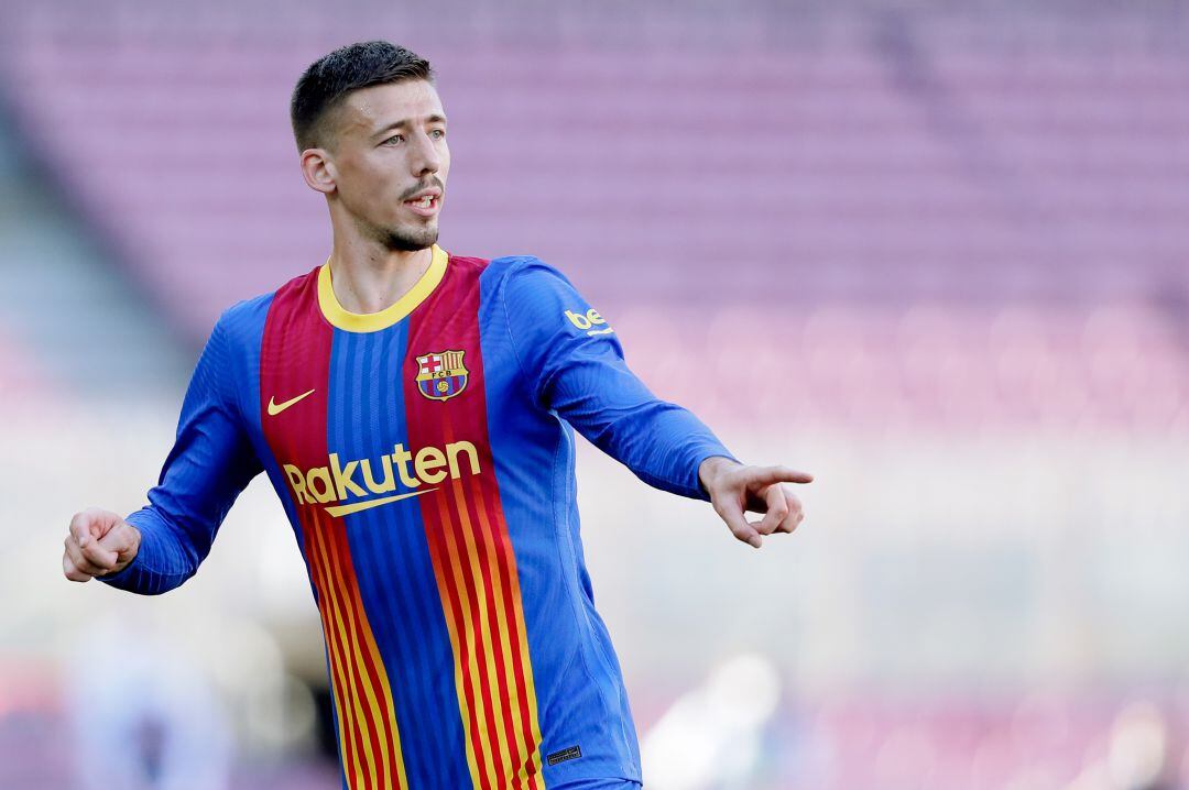 Lenglet señalando con el dedo en un Barça-Atlético de Madrid