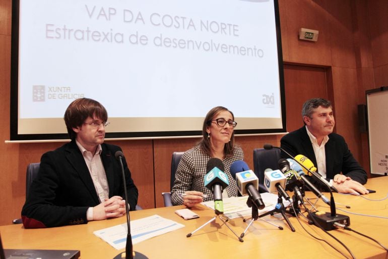 La conselleira de Infraestructuras, Ethel Vázquez, en la comparecencia posteiror a la reunión con los alcaldes de los concellos que atravesrá la VAP Costa Norte.