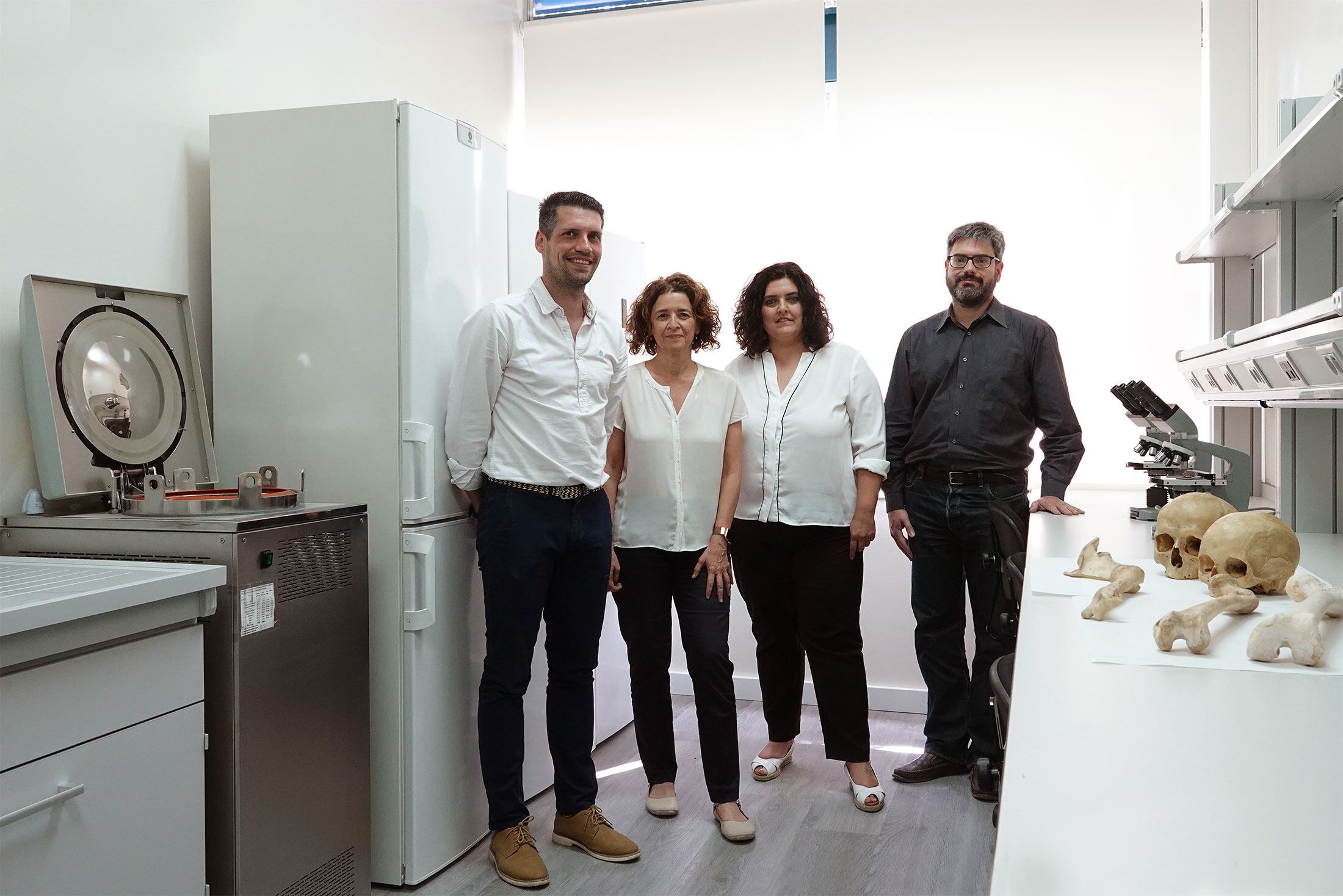 Científicos de la Facultad de Medicina, autores del estudio: Jaime Martín, Stella Martín de las Heras, Leticia Rubio y  Juan Suárez