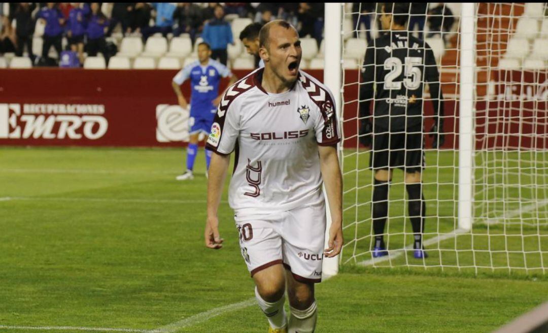 Zozulia celebra su gol ante el Tenerife