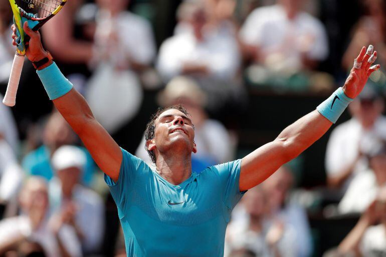 Rafael Nadal celebra su victoria ante el alemán Maximilian Marterer en octavos de final de Roland Garros.