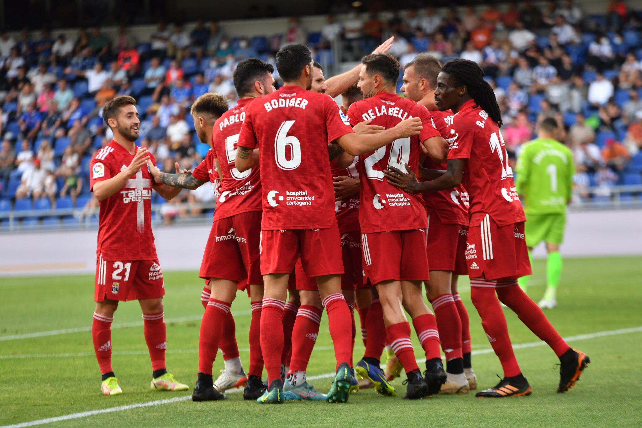 La plantilla del FC Cartagena celebra uno de los goles de la última jornada