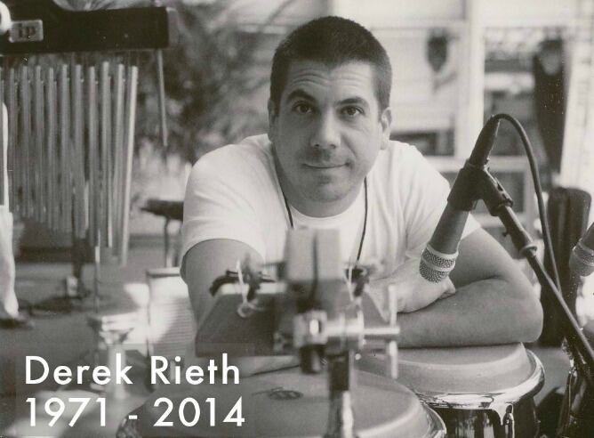 Fotografía del Facebook de Pink Martini en homenaje a Derek Rieth.