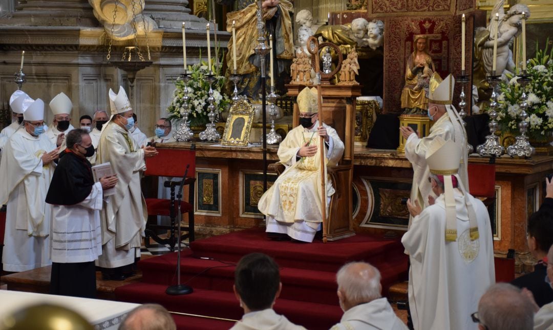 El nuevo obispo de Jaén, Sebastián Chico, durante la misa de la Catedral.