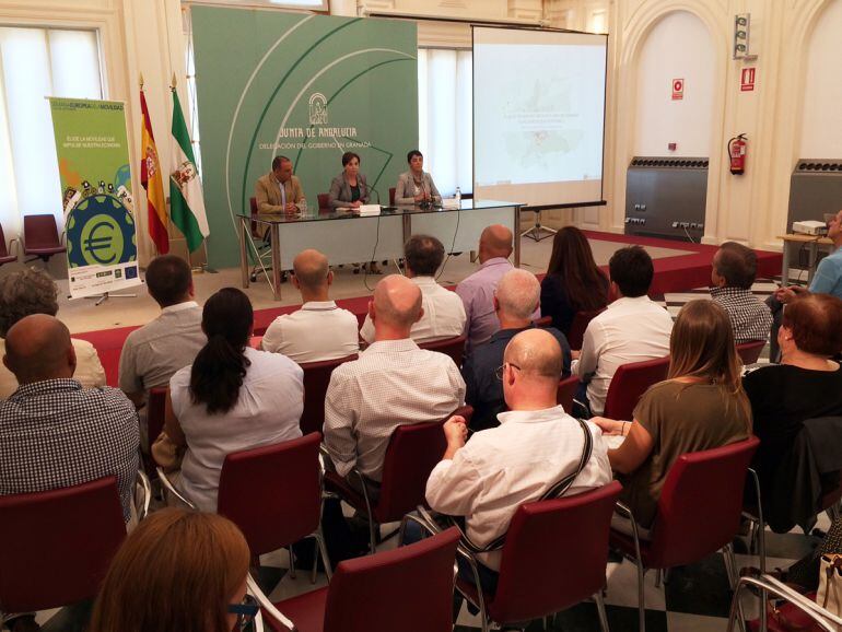 Reunión sobre el Plan de Transportes del Área Metropolitana de Granada en la sede provincial de la Junta de Andalucía