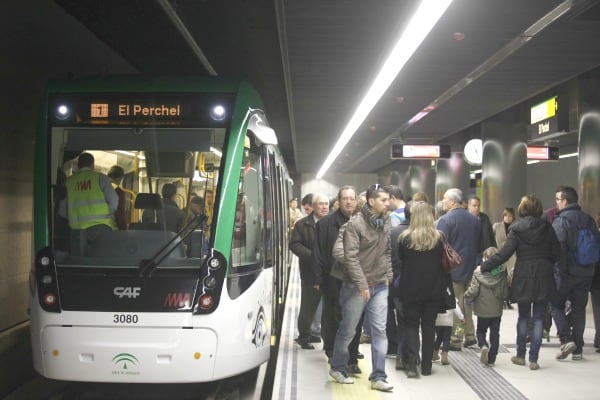 El metro en una de las estaciones de Málaga