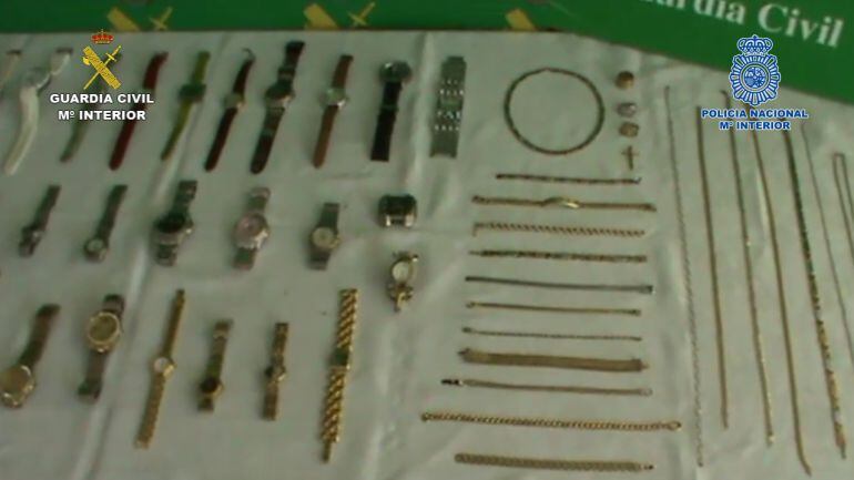 Algunas de las joyas recuperadas en la operación.