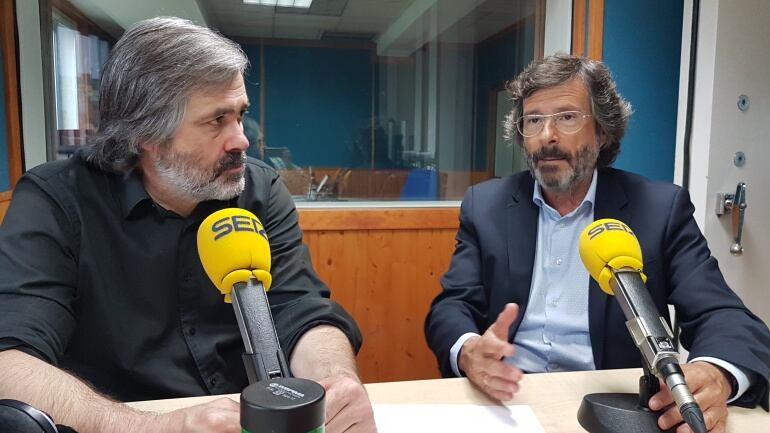 Fernando Collado y Antonio Gómez durante la tertulia de La Ventana de Cantabria 