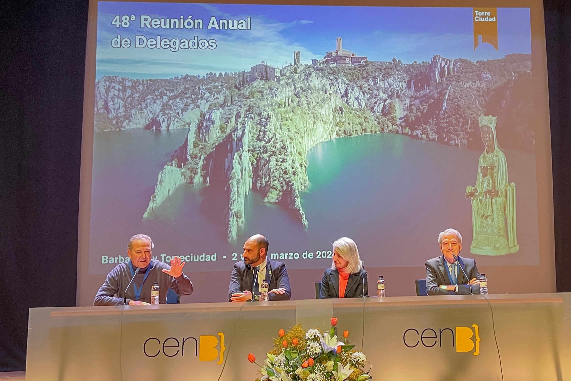 Jorge Moncada, Fernando Torres, Mariví Zorzano y Fernando Curiel en la reunión de delegados.