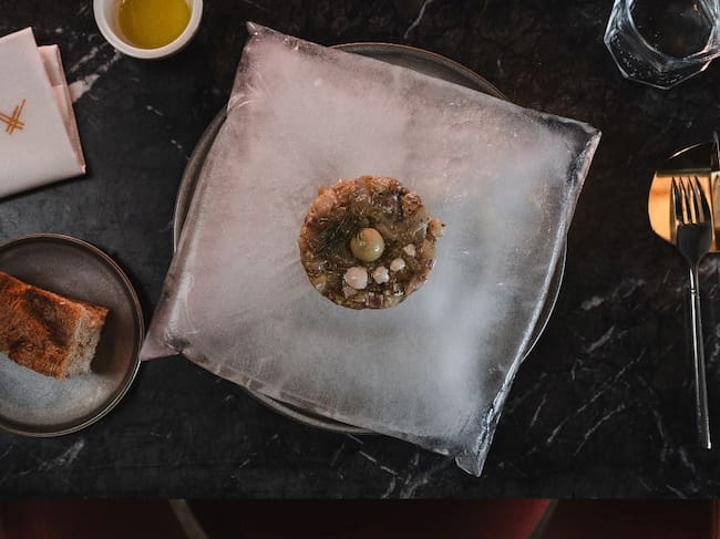 Tartar de Lubina emulsionada y oliva esférica (Etapa Azul)