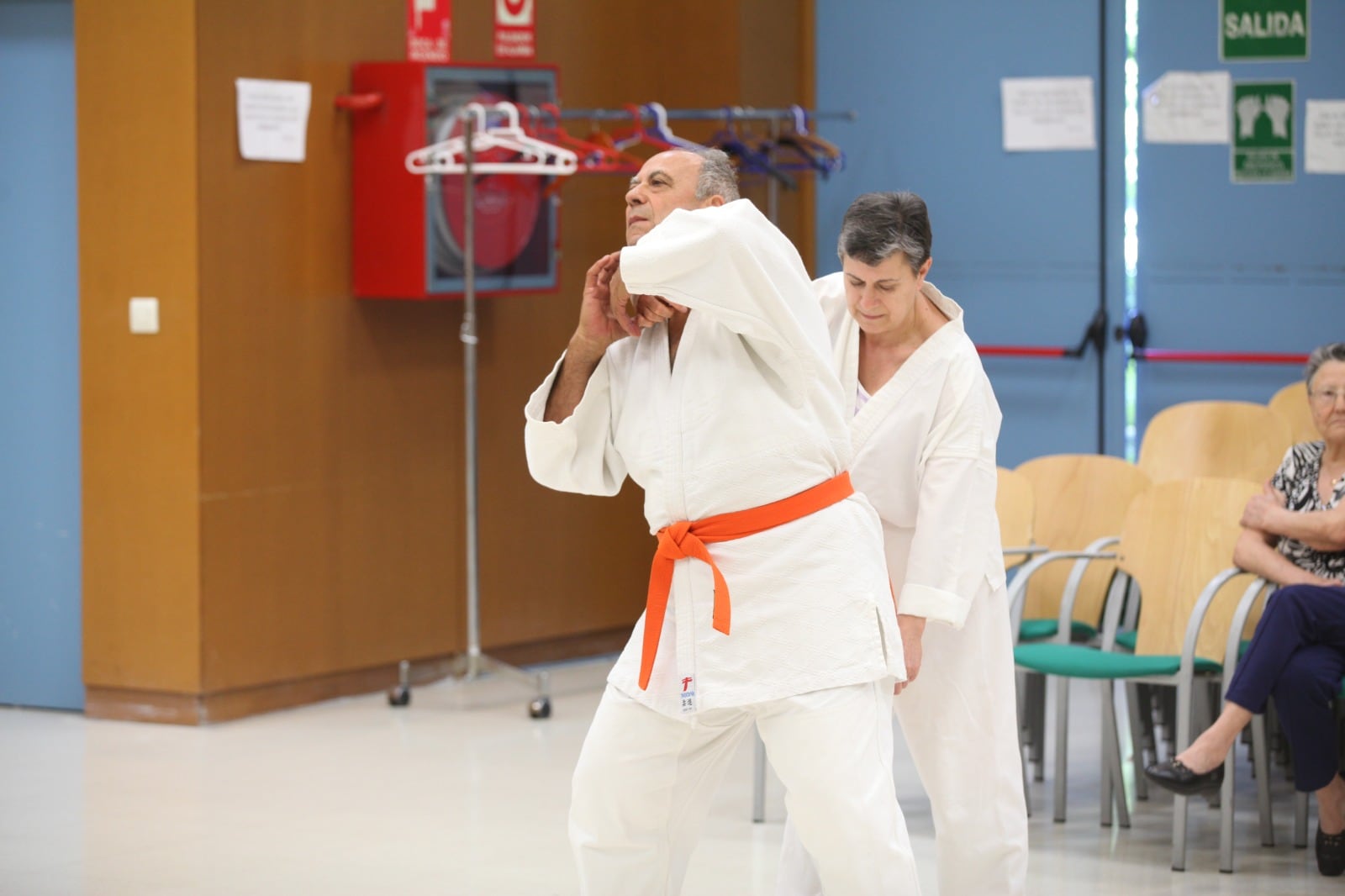 Mayores en un taller de defensa personal