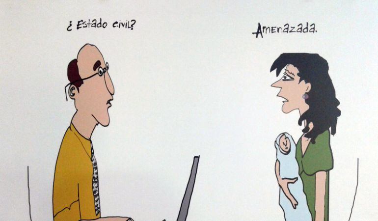 La artista argentina expone sus obras contra la violencia de género en el vestíbulo del Ayuntamiento.