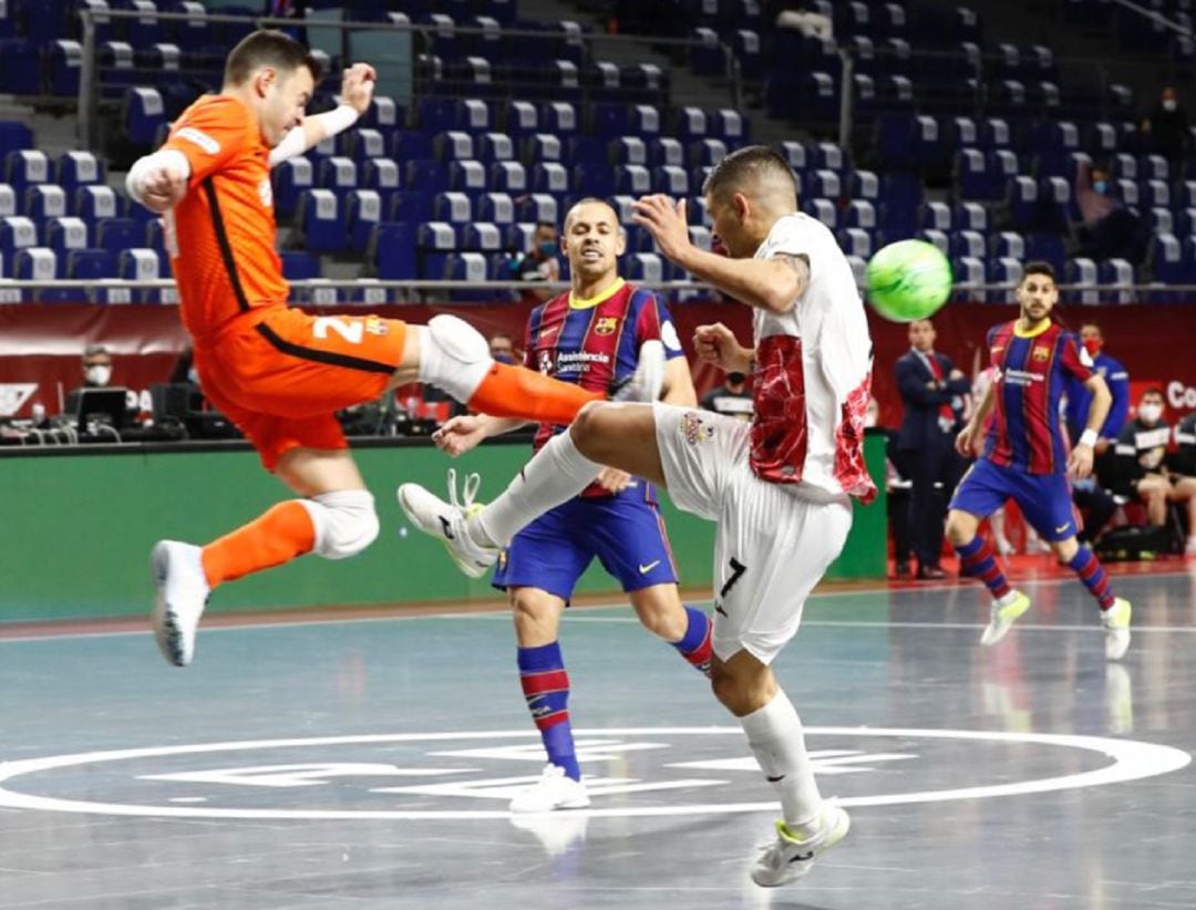 Al cruce Felipe Valerio y Didac