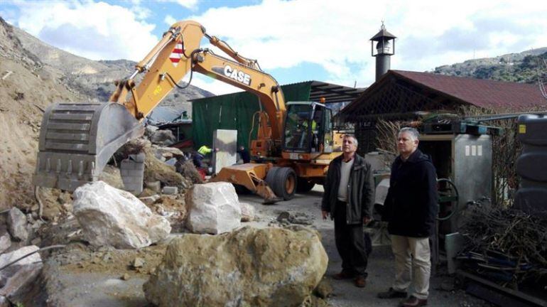 Comienzo de las obras de reparación de la carretera de Güéjar Sierra(Granada)