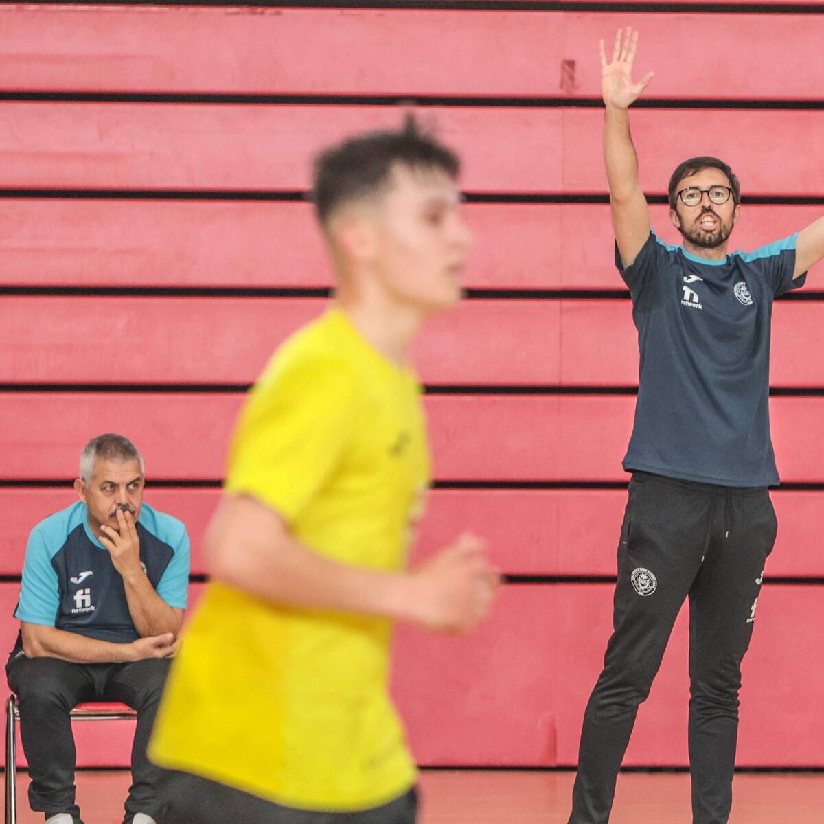 El Nueva Elda Finetwork recibe a un Racing Club Dinamita Albatera que llega con el agua al cuello (D. 12.45 h)