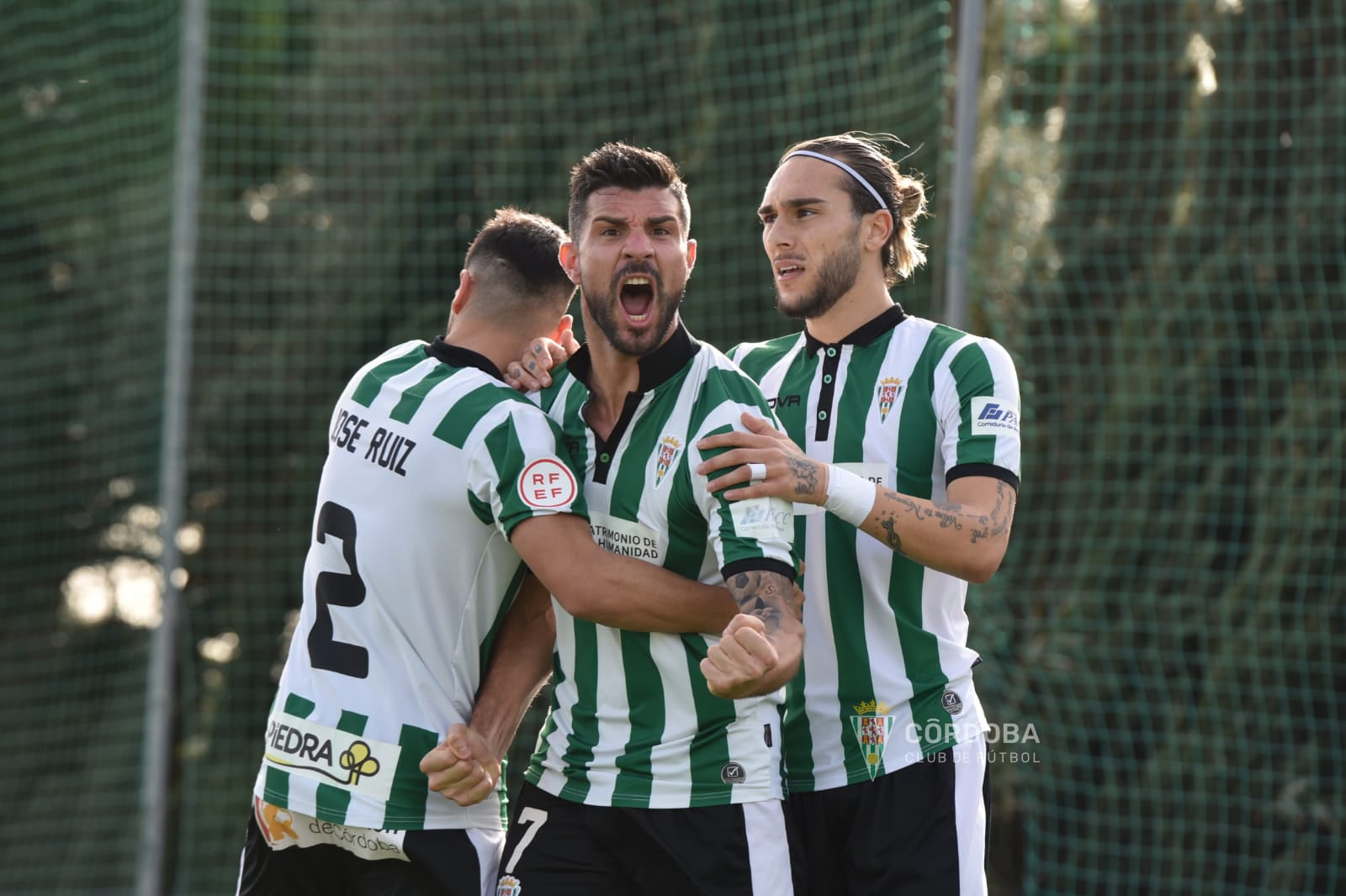 Los jugadores celebran un gol ante el Cádiz CF.