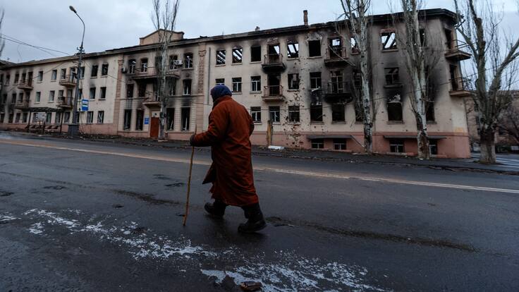"Cambiamos la cama grande por un sofá más pequeño para dormir más apretados y ponemos encima el gato para calentarnos"
