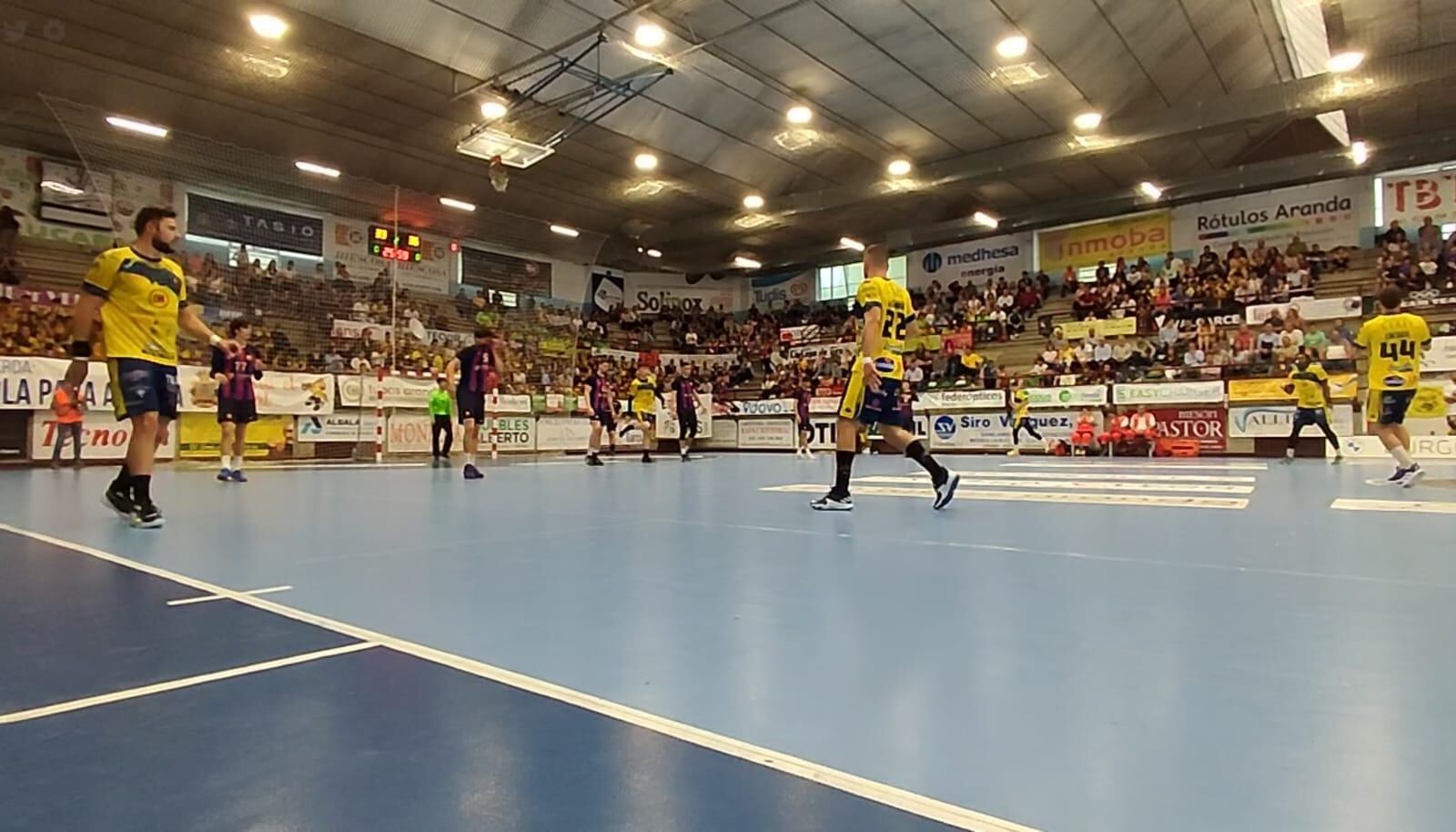 Una imagen de juego del Villa de Aranda - Barça