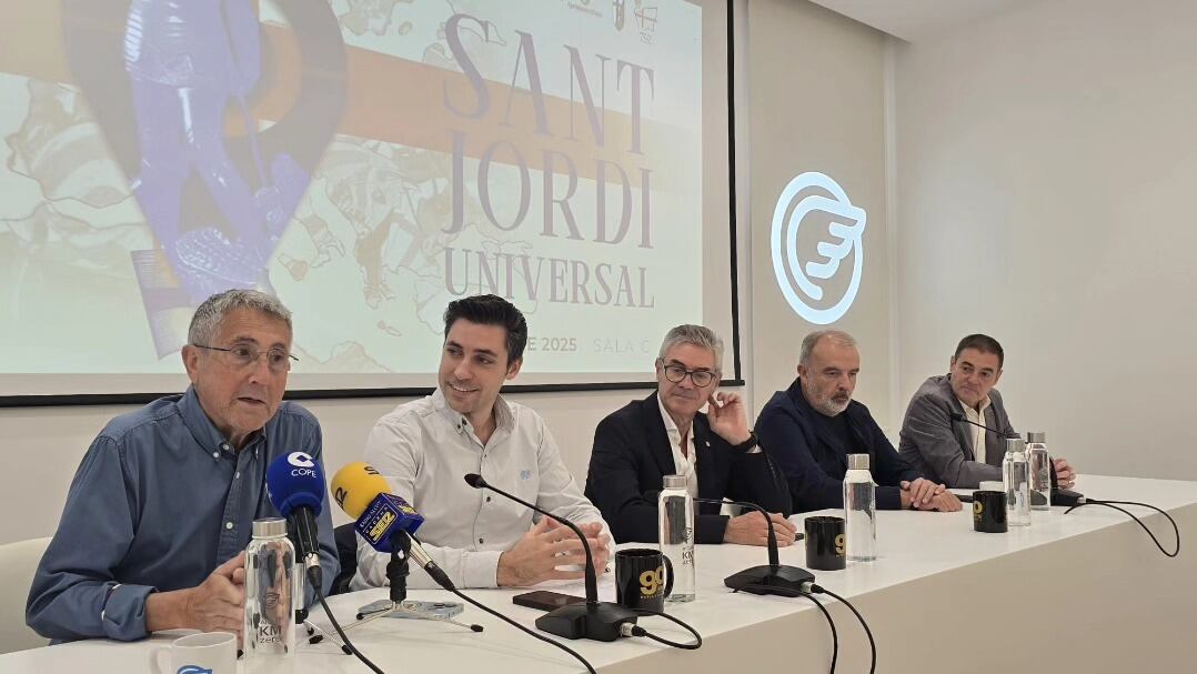 La sede de Fundación Mutua Levante ha acogido la presentación de la exposición 'Sant Jordi Universal'.