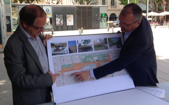 Carles Pellicer, acompanyat de Miquel Domingo.