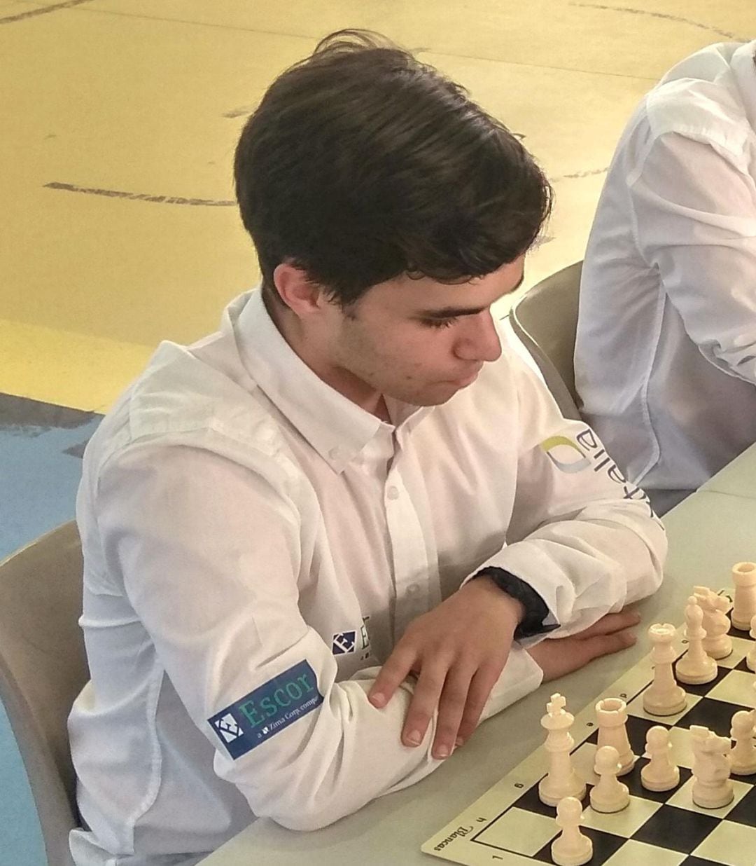 El joven ajedrecista ourensano del Club Xadrez Ourense, Martín Gómez Carreño, comenzaba bien el campeonato de Europa individual sub 16.