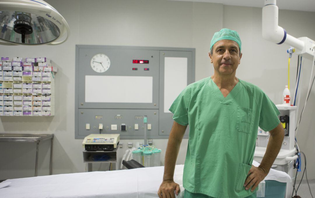 Doctor Francisco Ripoll, especialista de cirugía mamaria del Hospital Quirónsalud Valencia
