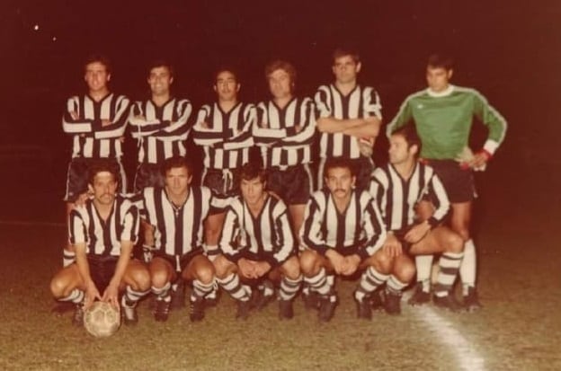 La plantilla del Cartagena FC en agosto de 1977, poco después de jugar dos partidos en Bulgaria