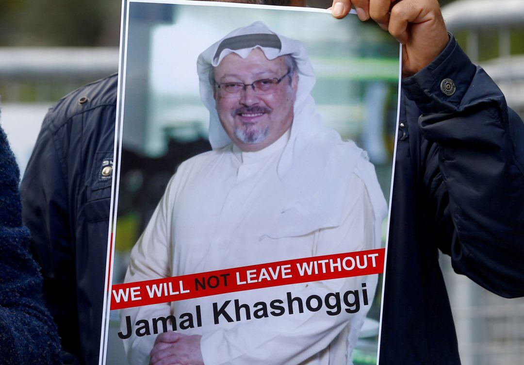 Las investigaciones han desvelado que el cuerpo de Khashoggi fue descuartizado en las dependencias del consulado, aparentemente por un comando de agentes saudíes, pero hasta ahora no han aparecido los restos del periodista disidente