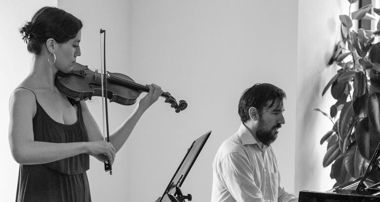 Blanca Fernández, al violín; y Jesús María Sievers, al piano