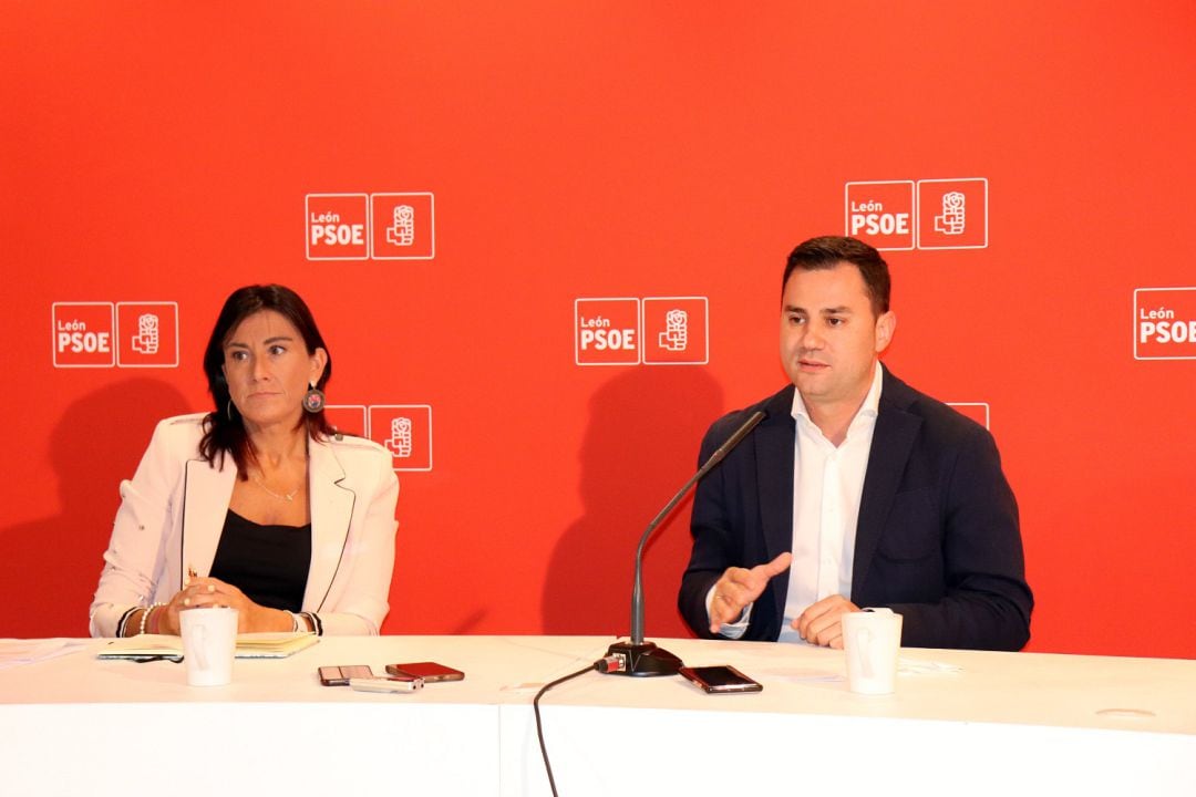 Ana Sánchez, número dos del PSCyL y Javier Cendón secretario provincial del PSOE