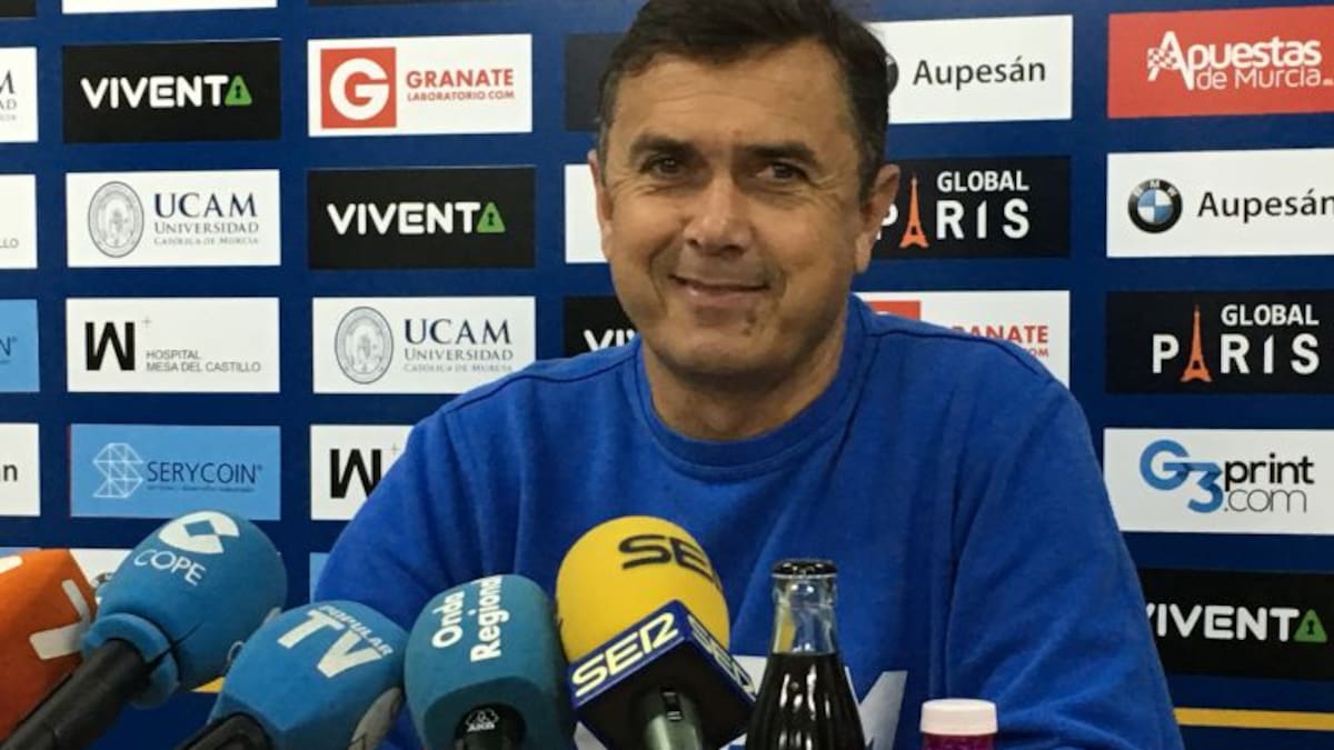 Campos: "Estoy al margen de todo lo que se dice; quedan 39 puntos y jugaremos playoff"