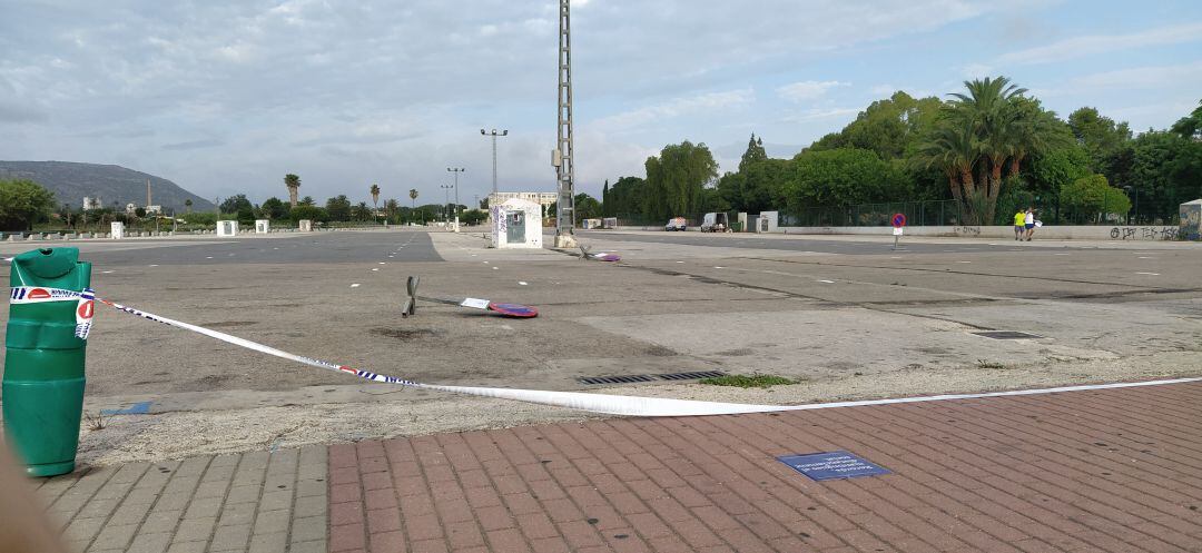 Trabajos del nuevo marcado de los puestos del mercadillo de Torrecremada.