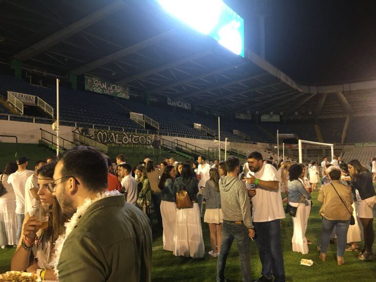 Imagen de la ya famosa fiesta celebrada en el campo del Racing