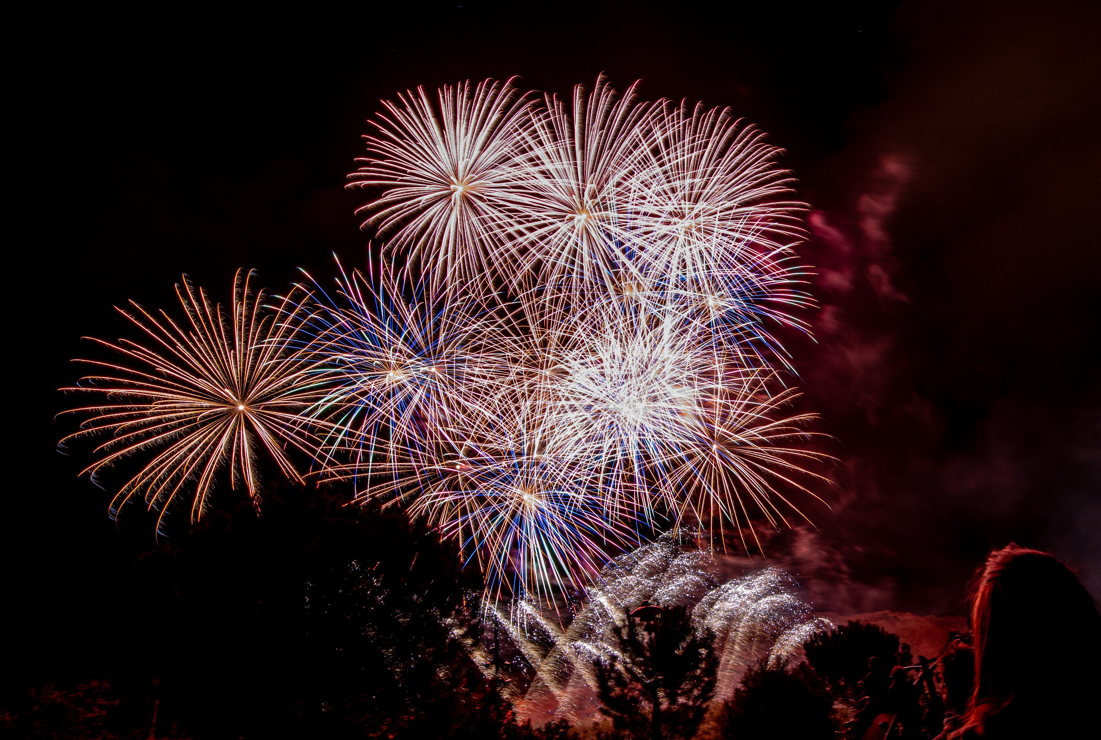 LOGROÑO, 23/09/2025.- XVII Concurso internacional de fuegos artificiales con la participación de Pirotecnia Pibierzo, dentro de las Fiesta de San Mateo, este martes en La Ribera, Logroño. EFE/Raquel Manzanares