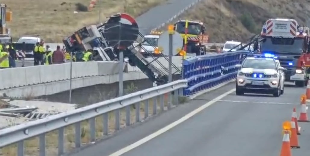 Vuelco de un camión en la SG-20