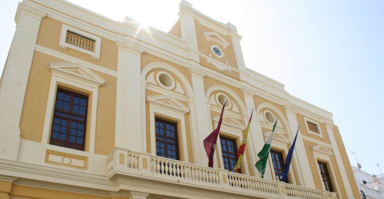 Imagen de la fachada del Ayuntamiento de Chiclana