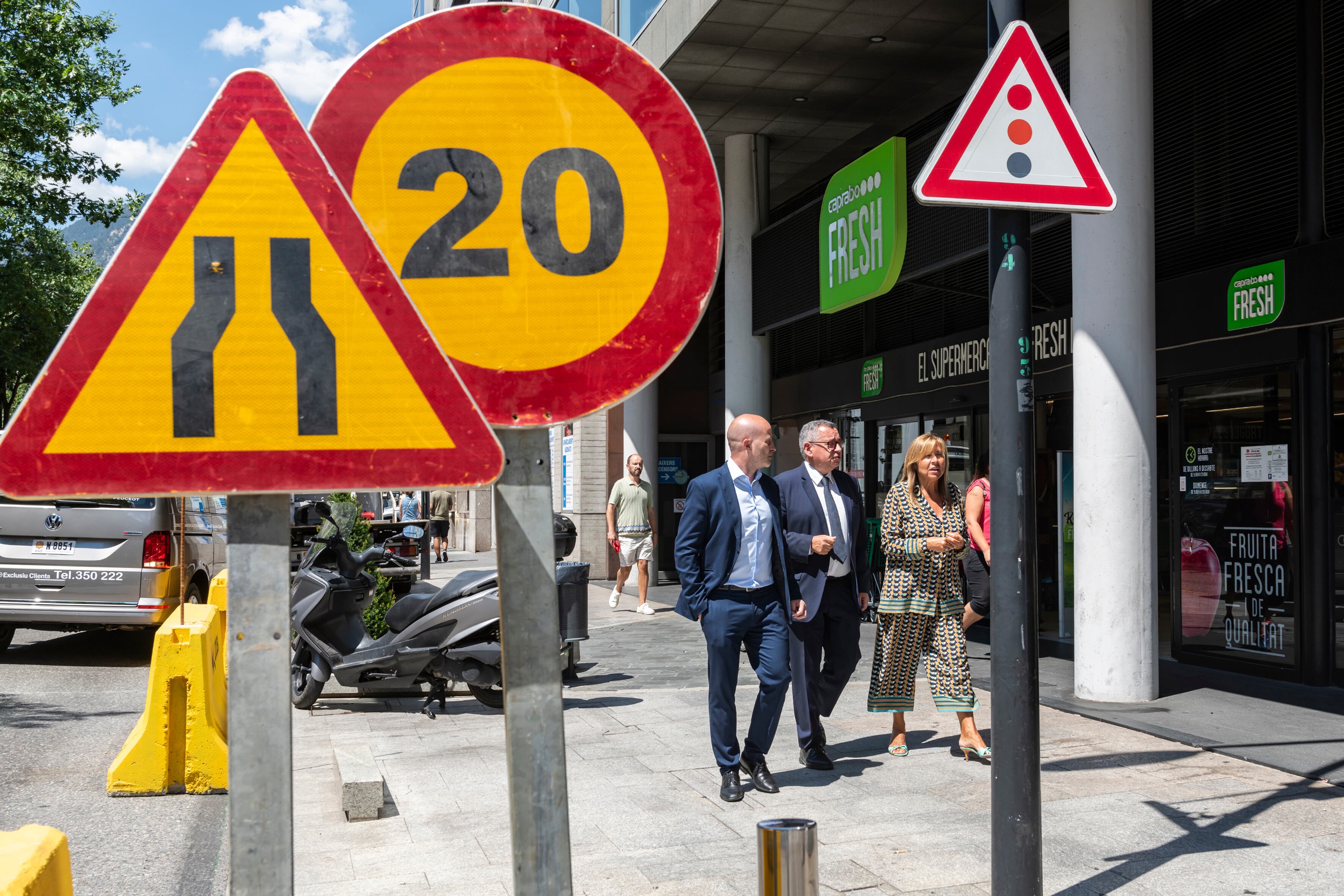 Jordi Travé, gerent de FEDA Ecoterm, Albert Moles, director general de FEDA, i Conxita Marsol, cònsol major d'Andorra la Vella