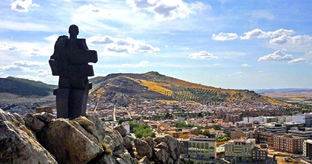 Puertollano, presidido por el Monumento al Minero