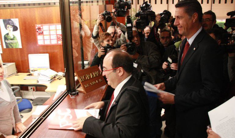 Miquel Iceta y Xavier García Albiol, en el Registro del Tribunal Constitucional.