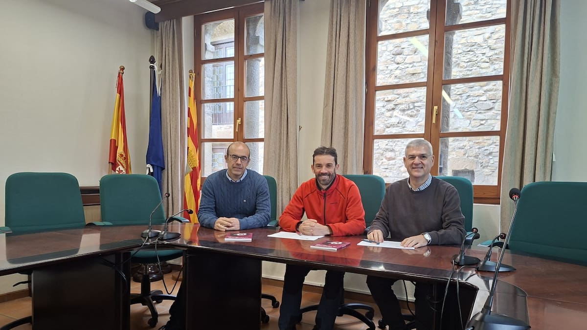 Aínsa y la comarca de Sobrarbe firman un convenio de colaboración con la Academia Aragonesa de la Lengua para promover el aragonés